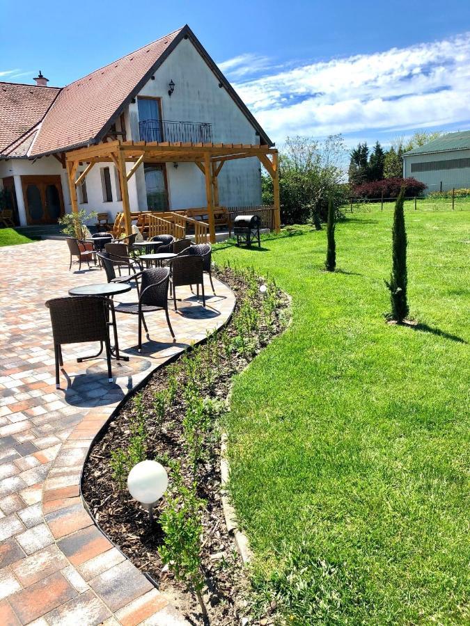 Hotel Karam Vendeghaz Es Lakasetterem Nagybajcs Exteriér fotografie