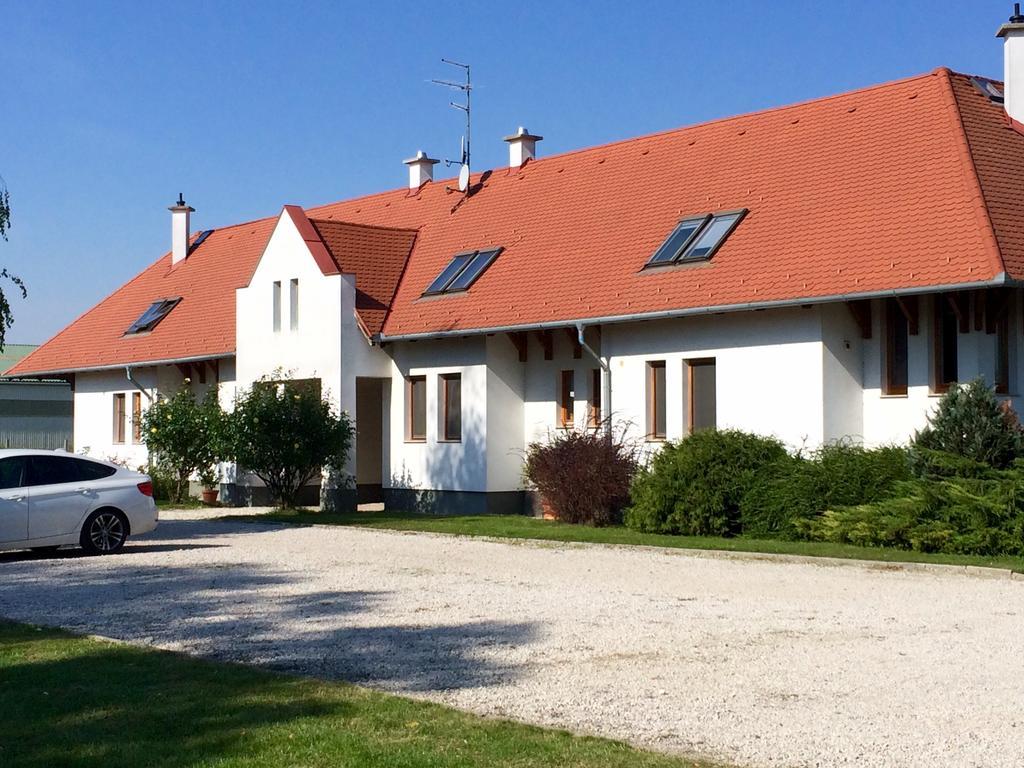 Hotel Karam Vendeghaz Es Lakasetterem Nagybajcs Exteriér fotografie