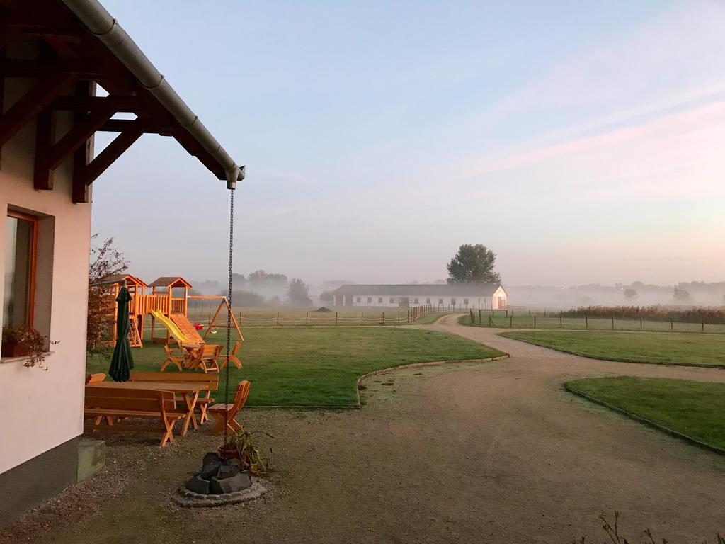 Hotel Karam Vendeghaz Es Lakasetterem Nagybajcs Exteriér fotografie